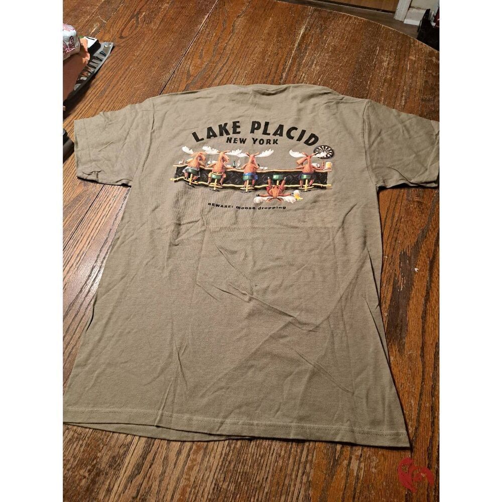 New DUCKCO Lake Placid Funny Moose T Shirt Sz Medium Brown Bar Humor Novelty Tee